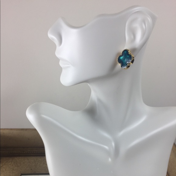 Jewelry - Blue clover earrings